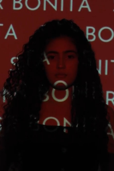 Através da Tela: Representação da Imagem Feminina da Mídia dos Anos 2000 e o seu Impacto na Geração Z